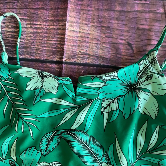 One Piece Bikini - Picture 4 of 11